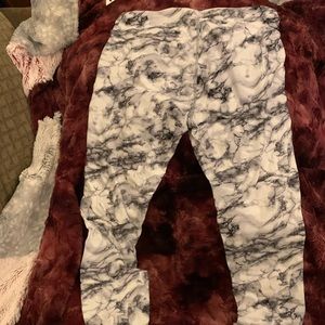 NWT Calvin Klein performance leggings L marble pattern